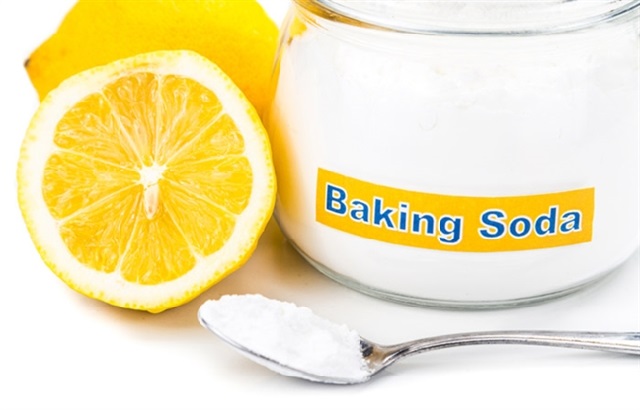 Nguyên nhân và cách xử lý nhà vệ sinh bị hôi triệt để 5 Xử lý nhà vệ sinh bị hôi bằng baking soda với chanh