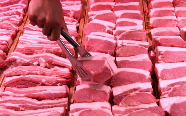 Protease enzymes tenderize meat